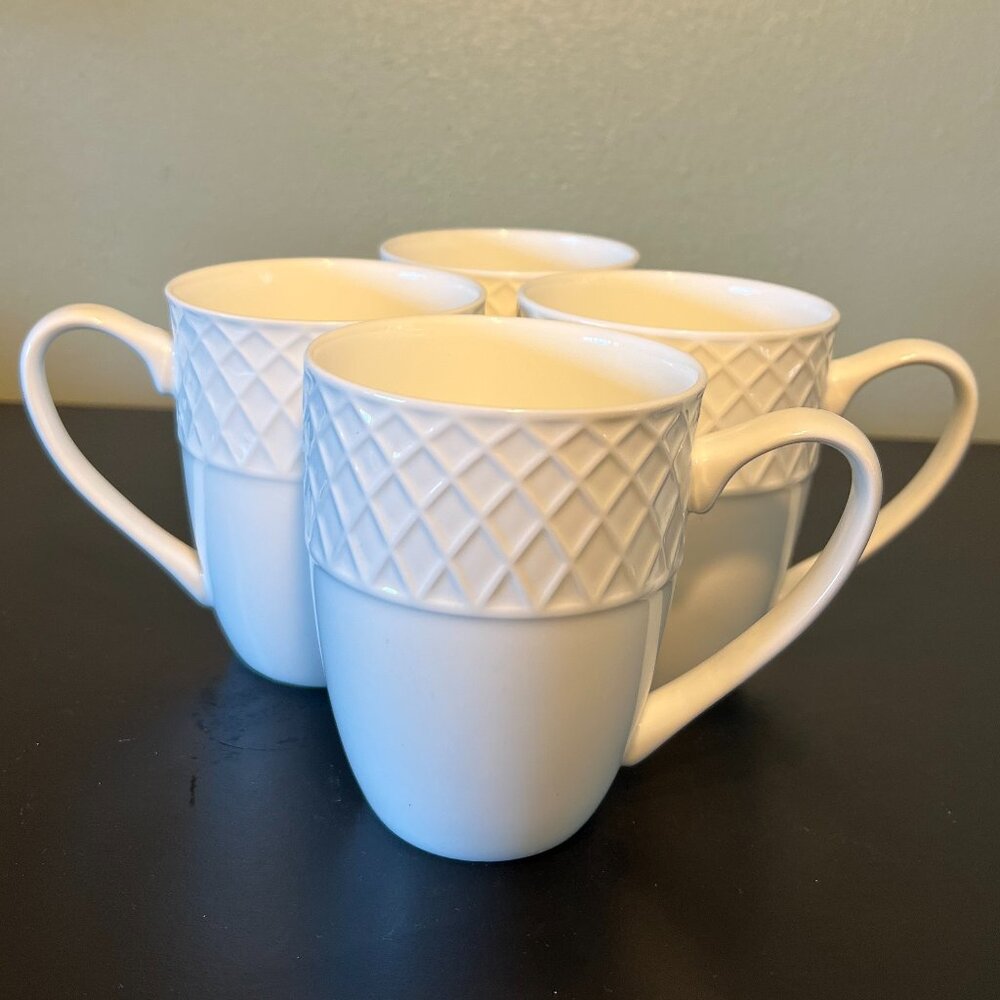 Mikasa TRELLIS Pattern White Bone China Cups  Mugs Embossed Lattice Set of 4